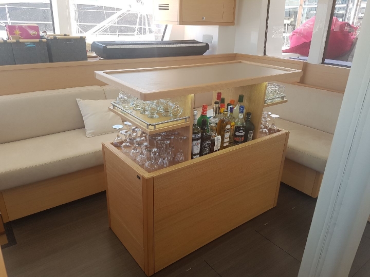 MÓVEL BAR