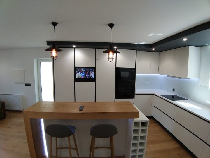 COZINHA E CASA DE BANHO